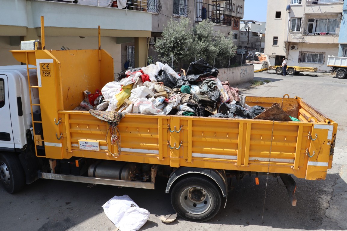 TOROSLAR’DA ÇÖP EVE TEMİZLİK OPERASYONU