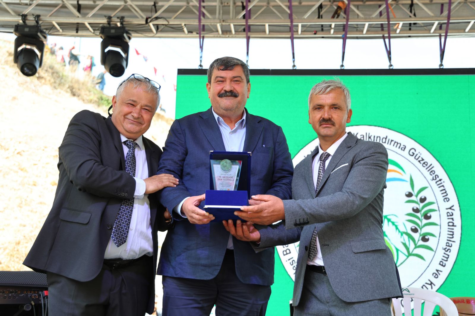 TOROSLAR BELEDİYE BAŞKANI ABDURRAHMAN YILDIZ GÜLNARLI ÜRETİCİLERİ YALNIZ BIRAKMADI