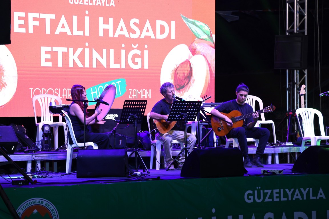 TOROSLAR BELEDİYESİ ŞEFTALİ HASAT ŞENLİĞİ DÜZENLEDİ
