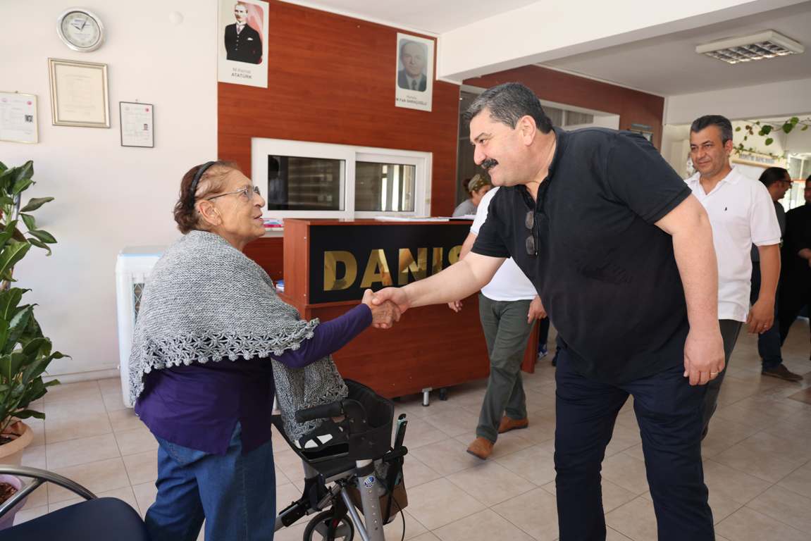 BAŞKAN YILDIZ’DAN HUZUREVİ SAKİNLERİNE BAYRAM ZİYARETİ