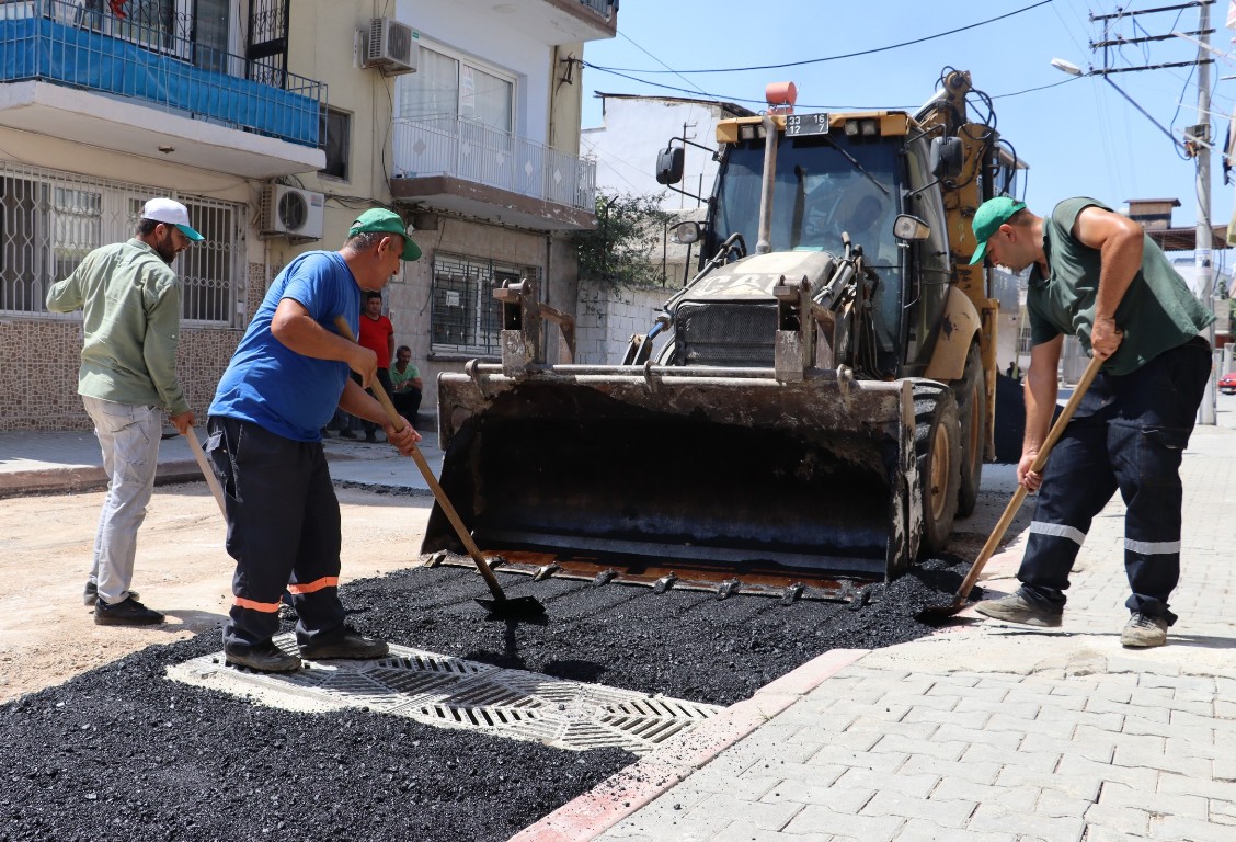 ALSANCAK MAHALLESİNDE SICAK ASFALT İLE KAPLANAN YOL YENİLENDİ