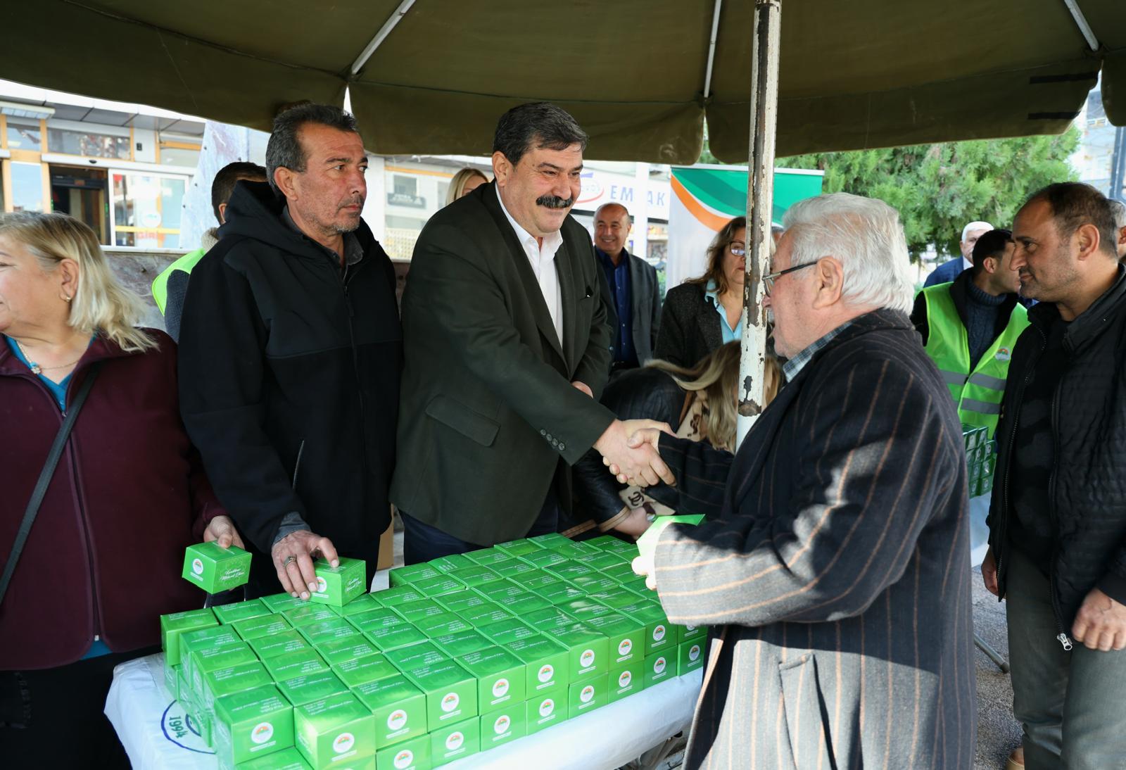 BAŞKAN YILDIZ, KANDİL SİMİDİ DAĞITTI