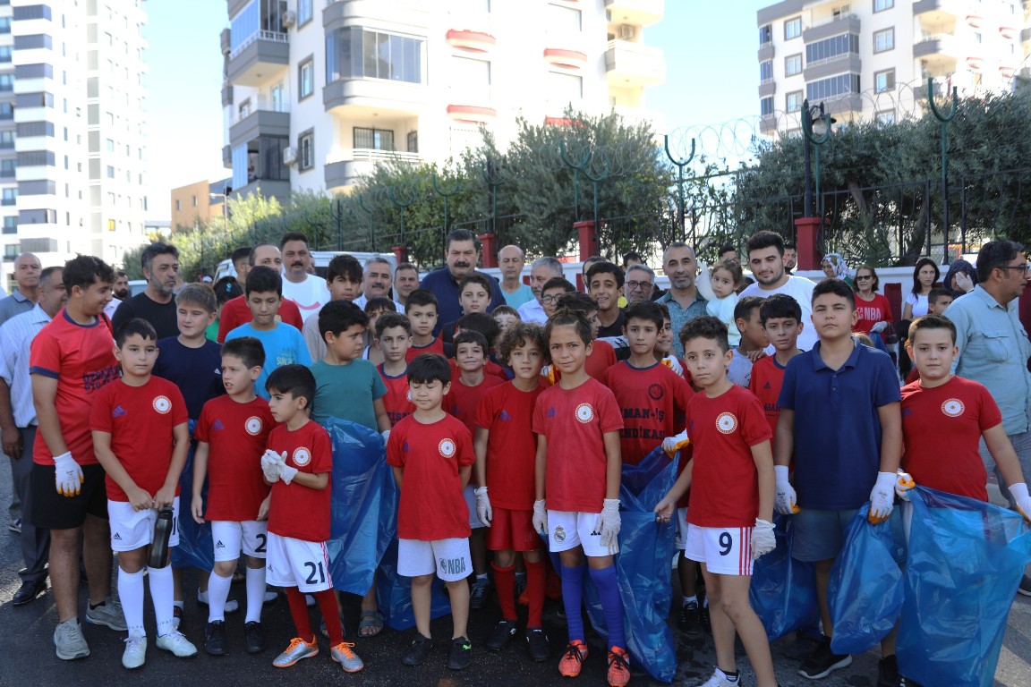 TOROSLAR’DA ÇOCUKLAR OYUN OYNADIKLARI PARK, YEŞİL ALAN VE SOKAKLARDA ÇÖP TOPLADI