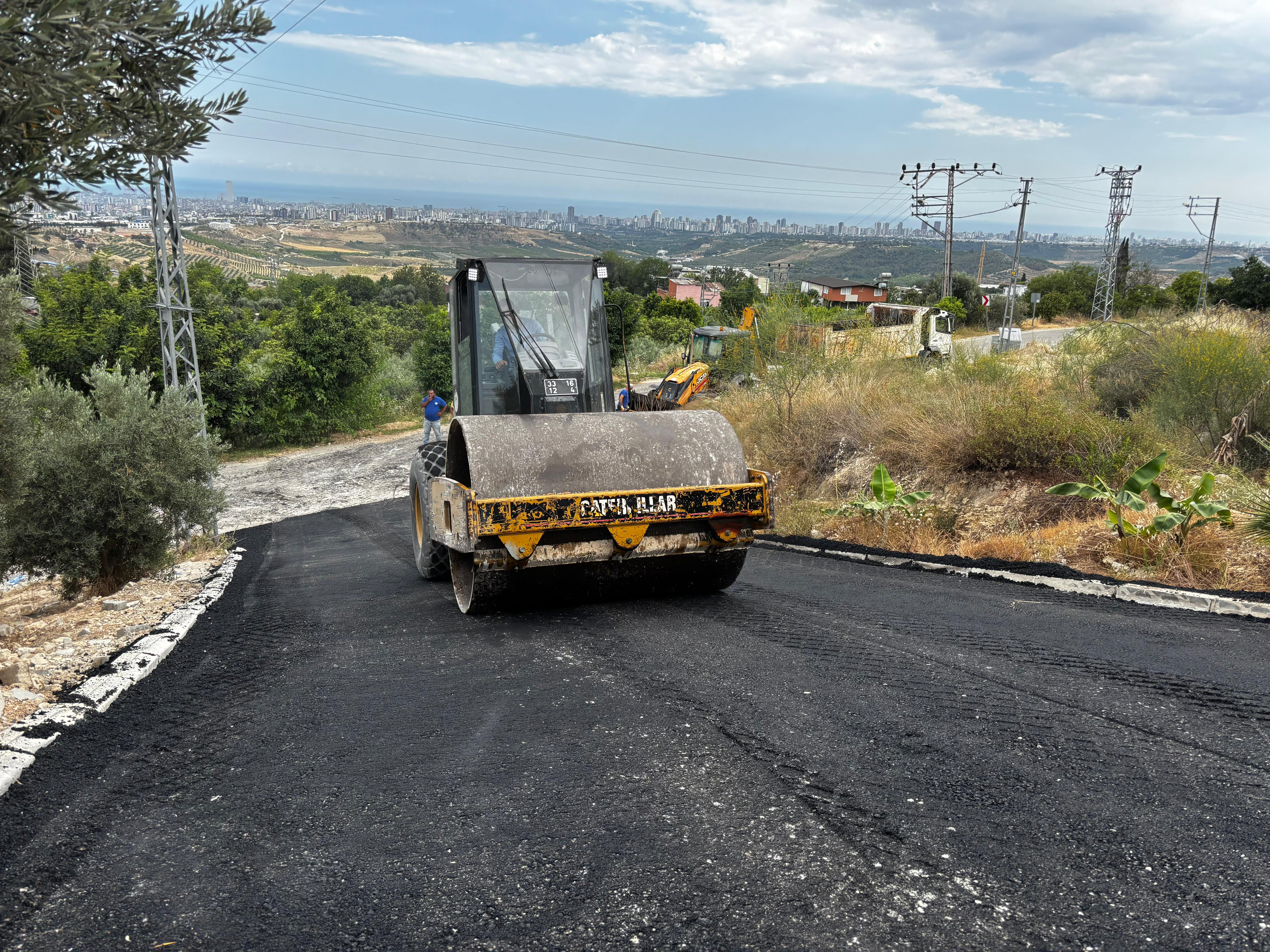 TOROSLAR’DA YOLLAR YENİLENİYOR