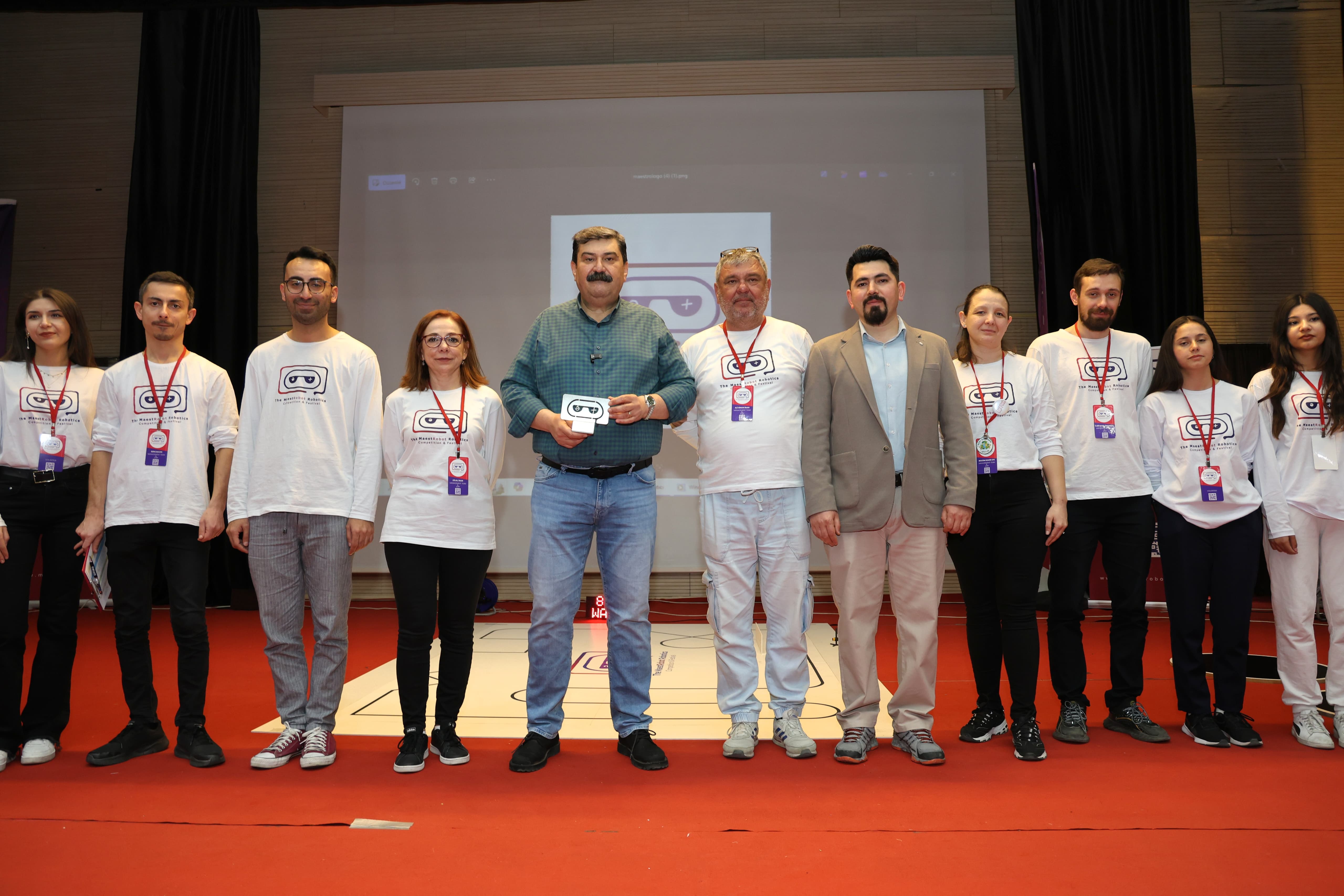 TOROSLAR BELEDİYESİNİN ÖNCÜLÜĞÜNDE ROBOTİK YARIŞMA DÜZENLENDİ