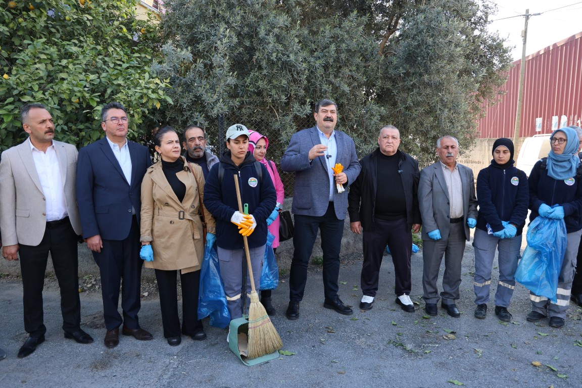 TOROSLAR BELEDİYESİ "MAHALLEDE TEMİZLİK VAR" KAMPANYASINA ÇAVUŞLU MAHALLESİ'NDE DEVAM ETTİ