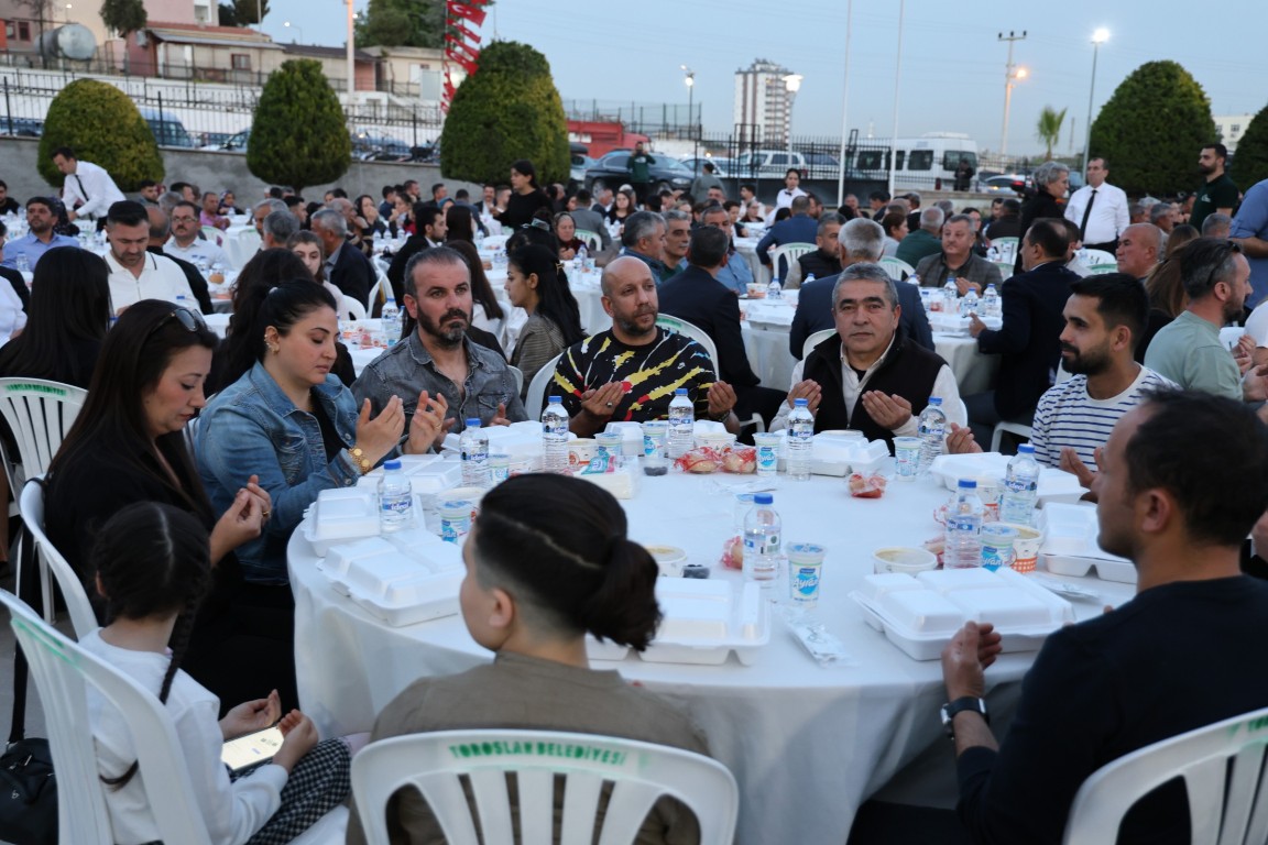 BAŞKAN YILDIZ, ÇALIŞMA ARKADAŞLARI VE MUHTARLARLA BAYRAMLAŞTI