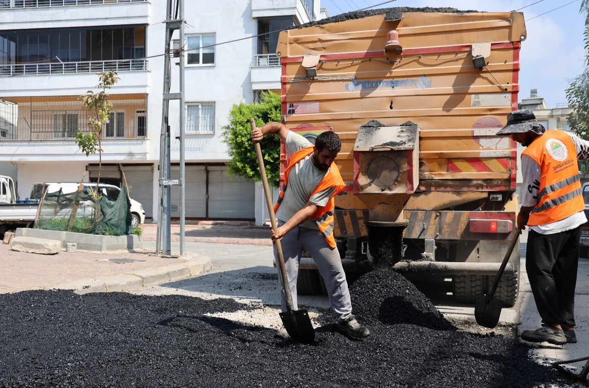 TOROSLAR’DA YOL ATAĞI SÜRÜYOR