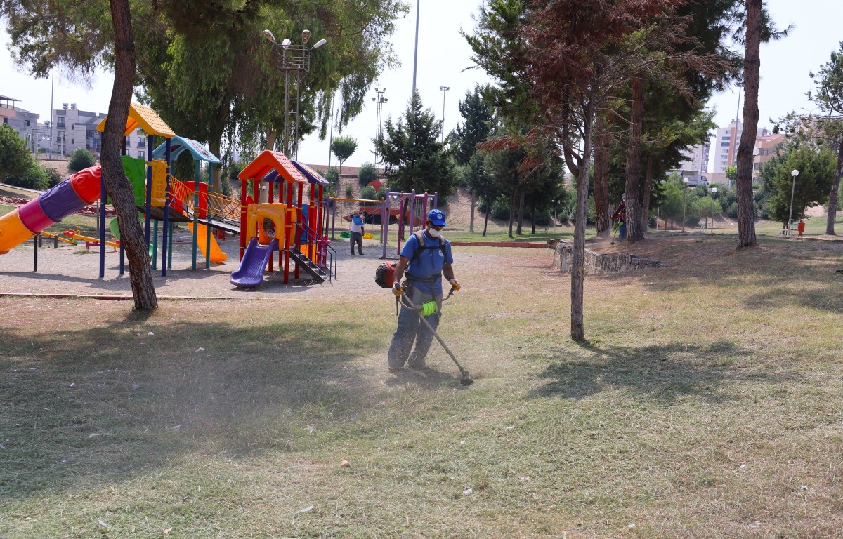 TOROSLAR’DA PARKLAR YENİLENİYOR, VATANDAŞLARA DAHA KONFORLU ALANLAR SUNULUYOR