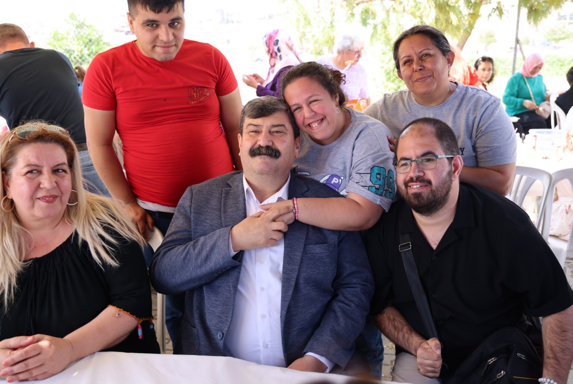 BAŞKAN YILDIZ, ENGELLİLER HAFTASI’NDA ÖZEL BİREYLERLE PİKNİK YAPTI