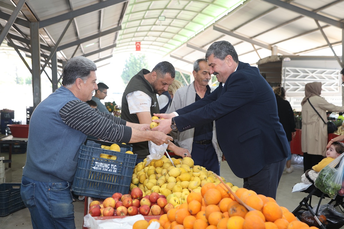 BAŞKAN YILDIZ, ÜRETİCİ VE KÖYLÜ PAZARINDA VATANDAŞLARLA BULUŞTU