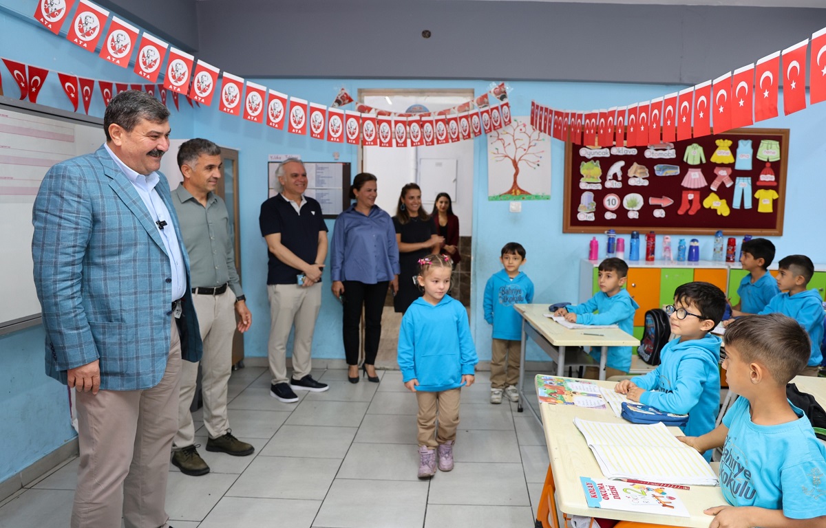 BAŞKAN YILDIZ’DAN, EN ÇOK ATIK PİL TOPLAYAN ÖĞRENCİLERE SÜRPRİZ ZİYARET