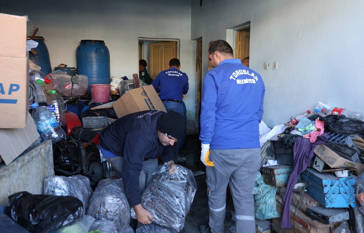 TOROSLAR ZABITASINDAN HALK SAĞLIĞINI TEHDİT EDEN MERDİVEN ALTI ŞALGAM İMALATHANESİNE MÜHÜR