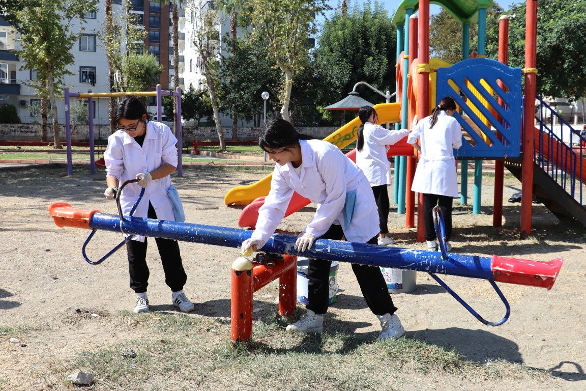 “HEM ÖĞRENİYORLAR HEM ÜRETİYORLAR”