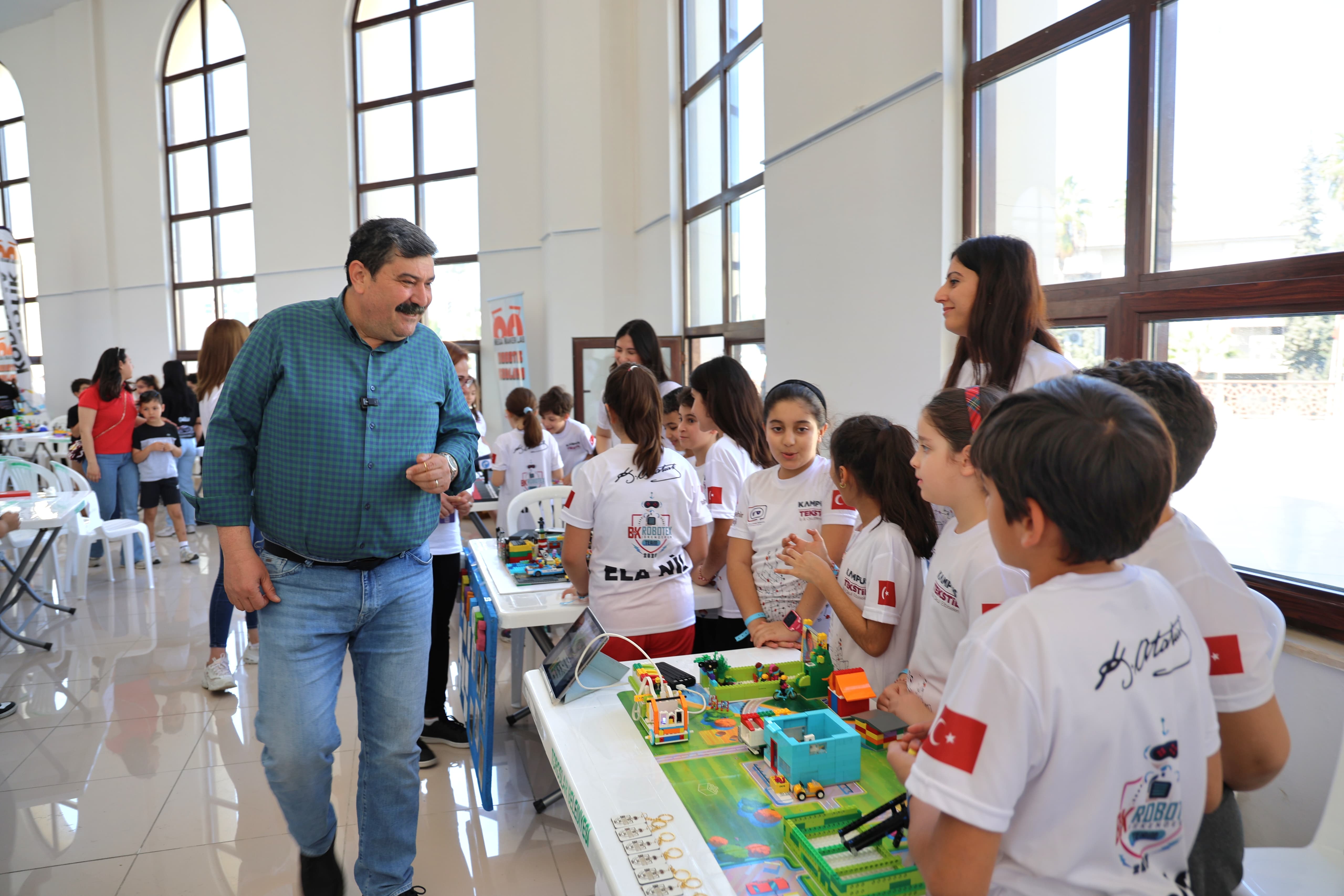 TOROSLAR BELEDİYESİNİN ÖNCÜLÜĞÜNDE ROBOTİK YARIŞMA DÜZENLENDİ
