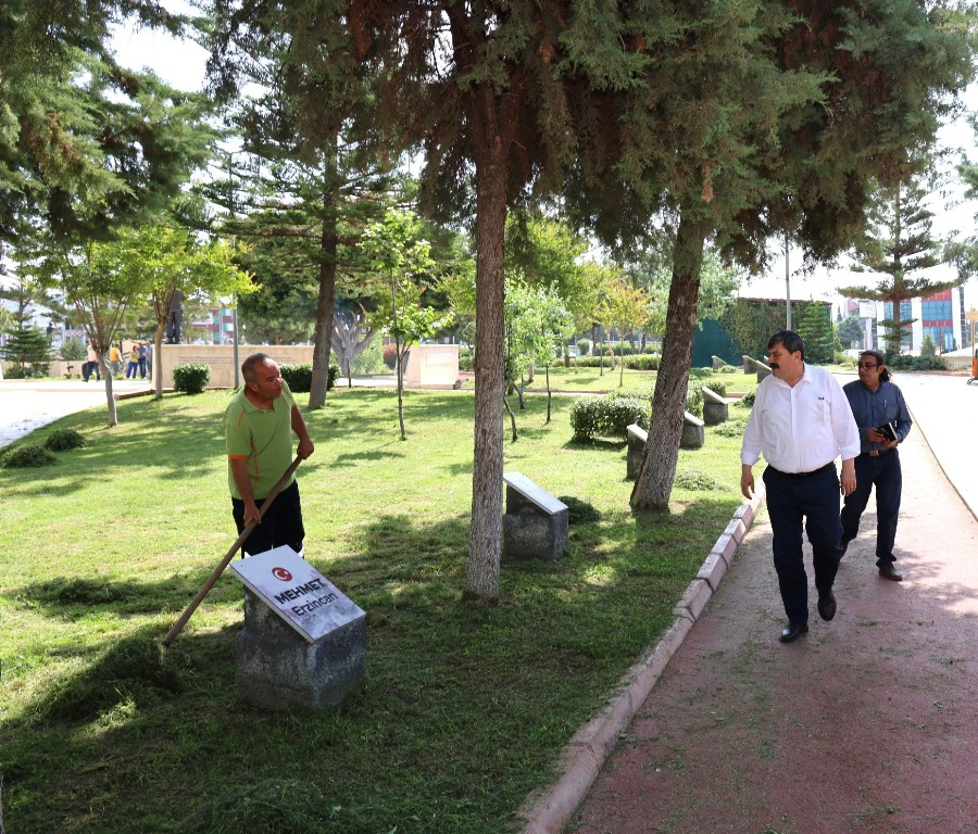BAŞKAN YILDIZ, MEHMETÇİK PARKI’NDAKİ BAKIM VE YENİLEME ÇALIŞMALARINI İNCELEDİ