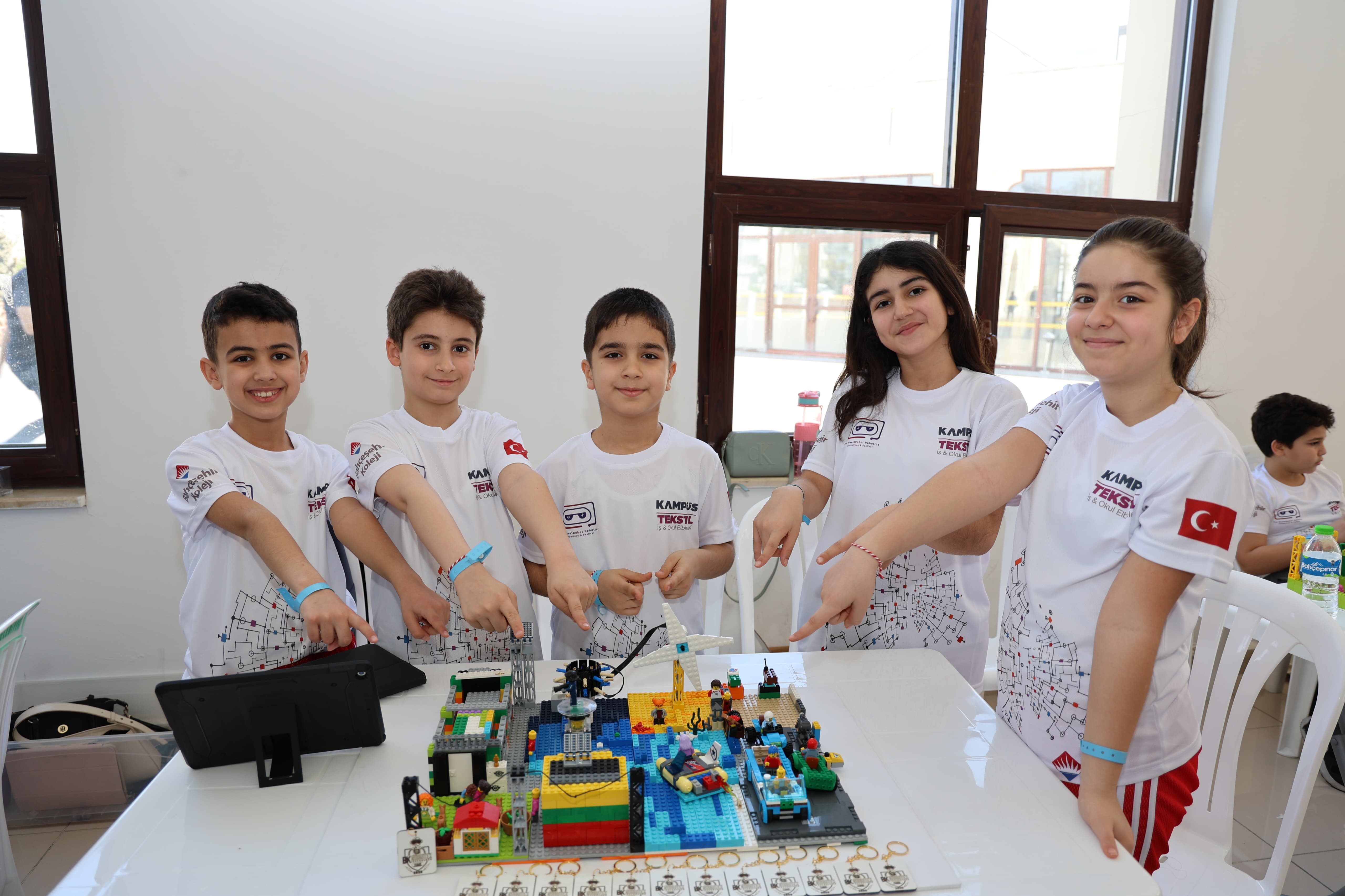 TOROSLAR BELEDİYESİNİN ÖNCÜLÜĞÜNDE ROBOTİK YARIŞMA DÜZENLENDİ
