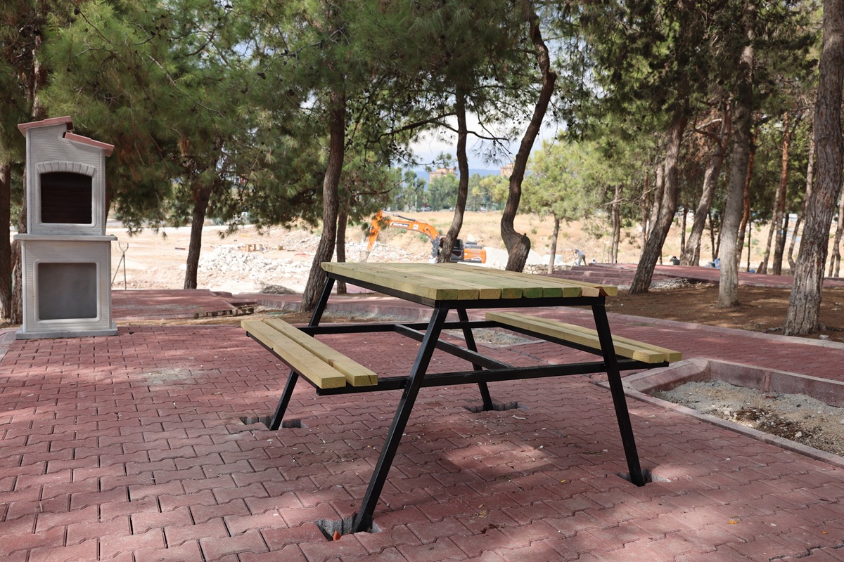 TOROSLAR’IN 16 BİN METREKARELİK PİKNİK ALANINDA YENİLEME ÇALIŞMALARI SÜRÜYOR