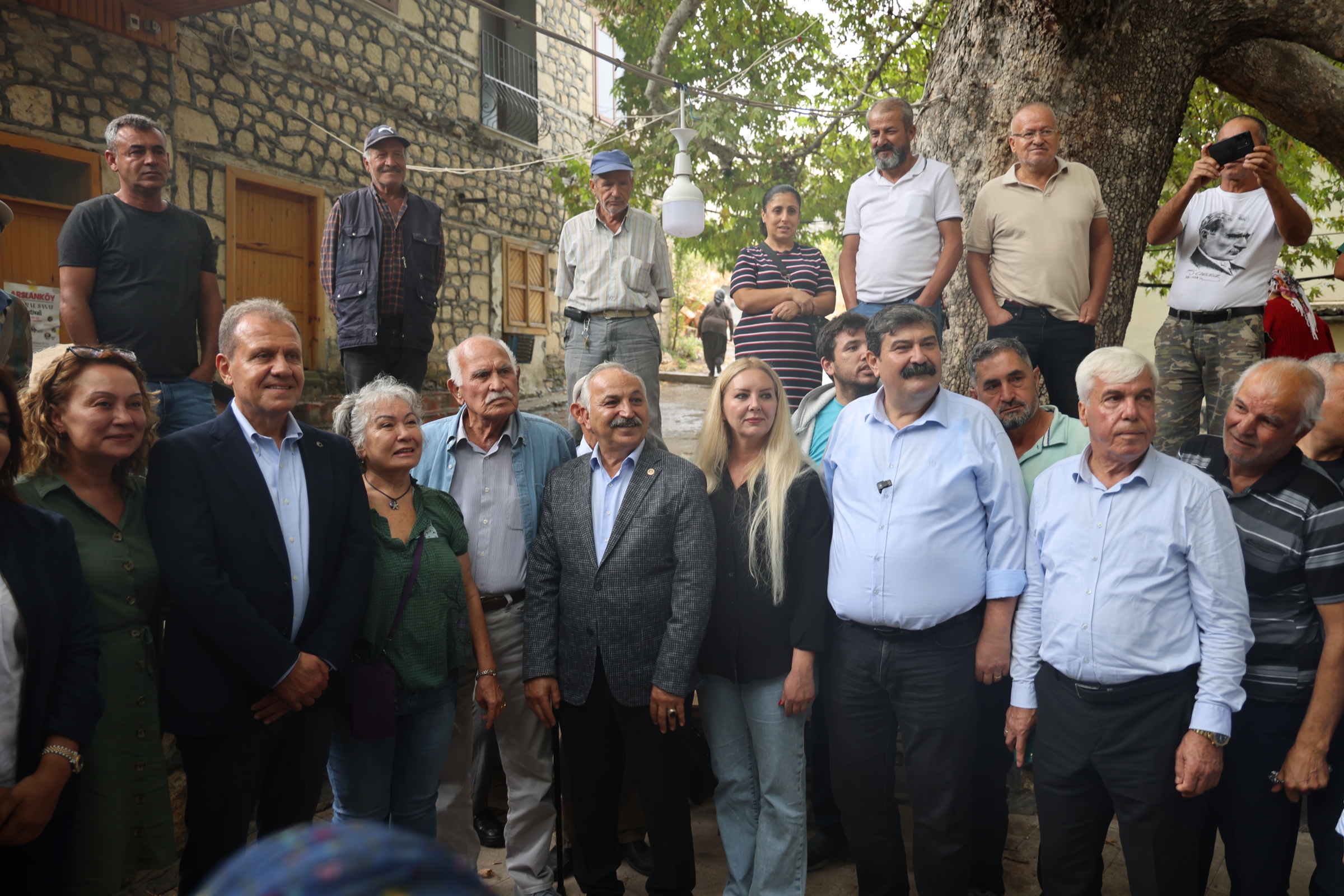 Belediye Başkanı Abdurrahman Yıldız, kırsal mahallelerde vatandaşlarla buluştu