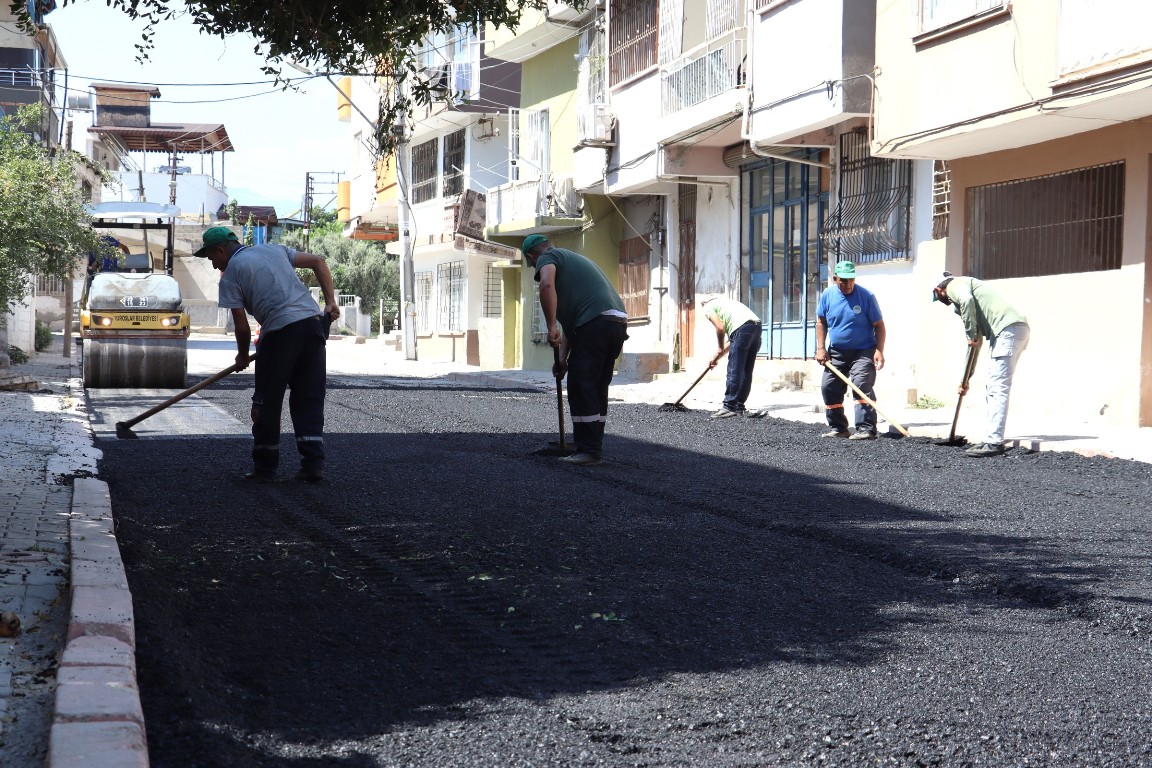 ALSANCAK MAHALLESİNDE SICAK ASFALT İLE KAPLANAN YOL YENİLENDİ