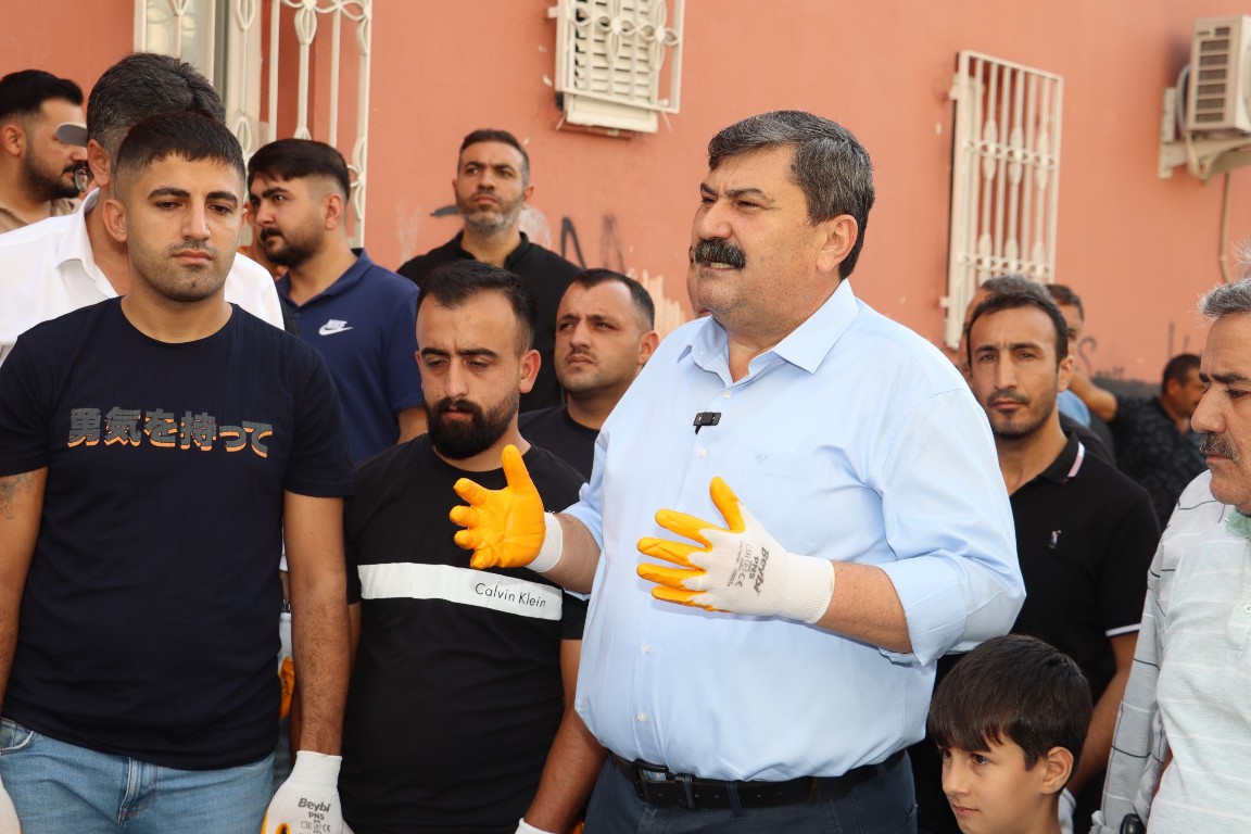 BAŞKAN YILDIZ, TEMİZLİK KAMPANYASI İÇİN YİNE SOKAKLARDAYDI
