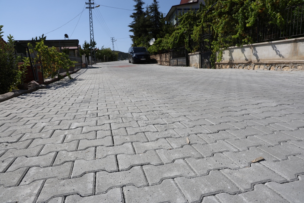 BAŞKAN YILDIZ, GÖZNE’DE KİLİT PARKE YOL ÇALIŞMALARINI İNCELEDİ