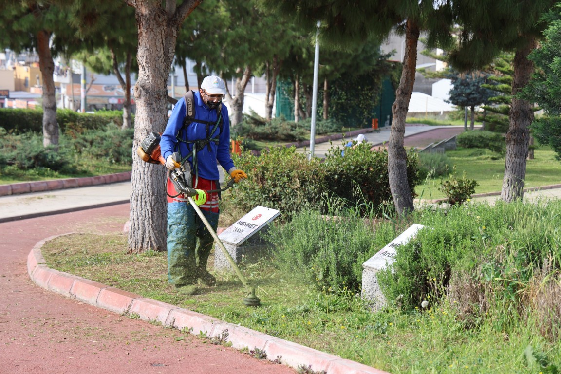 TOROSLAR’IN PARKLARINDA BAHAR TEMİZLİĞİ