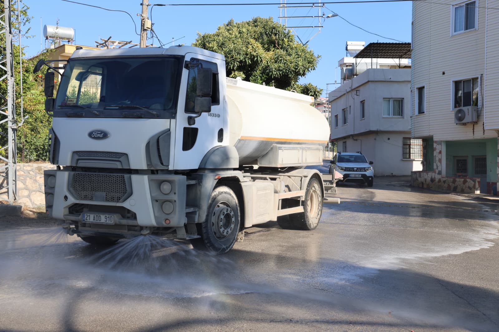 TOROSLAR’DA TEMİZLİK SEFERBERLİĞİ DEVAM EDİYOR