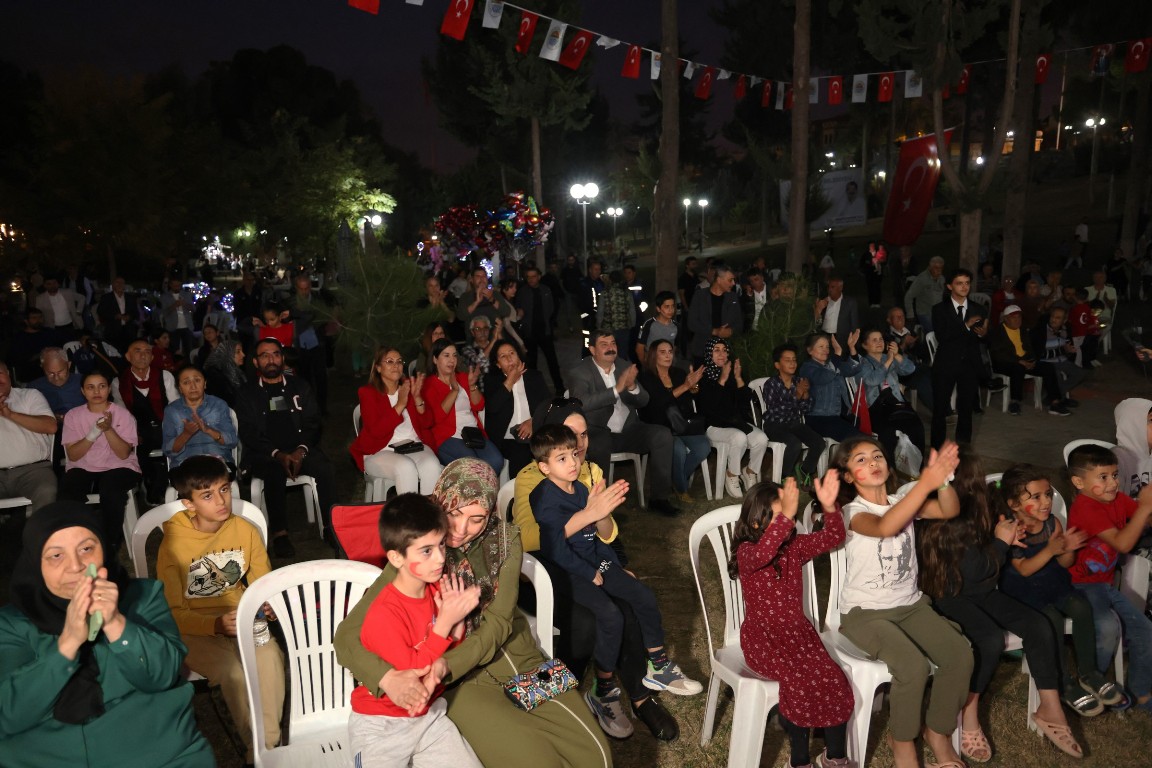 TOROSLAR'DA CUMHURİYET BAYRAMI COŞKUYLA KUTLANDI