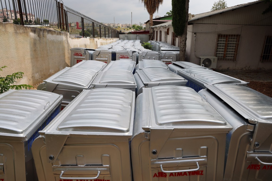 TOROSLAR BELEDİYESİ ÇÖP KONTEYNERLERİNİ YENİLİYOR