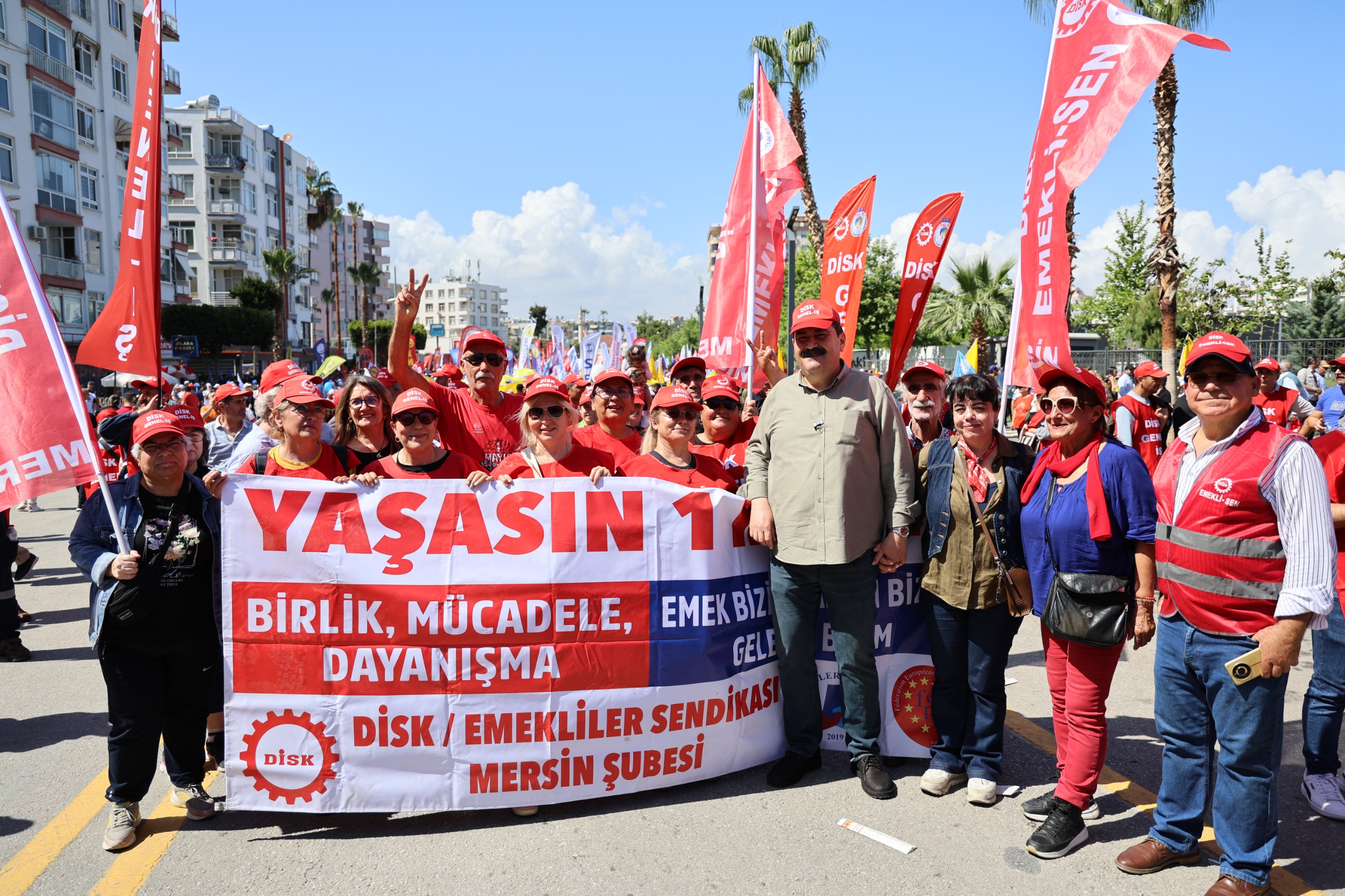 BAŞKAN YILDIZ, 1 MAYIS’I EMEKÇİLERLE KUTLADI