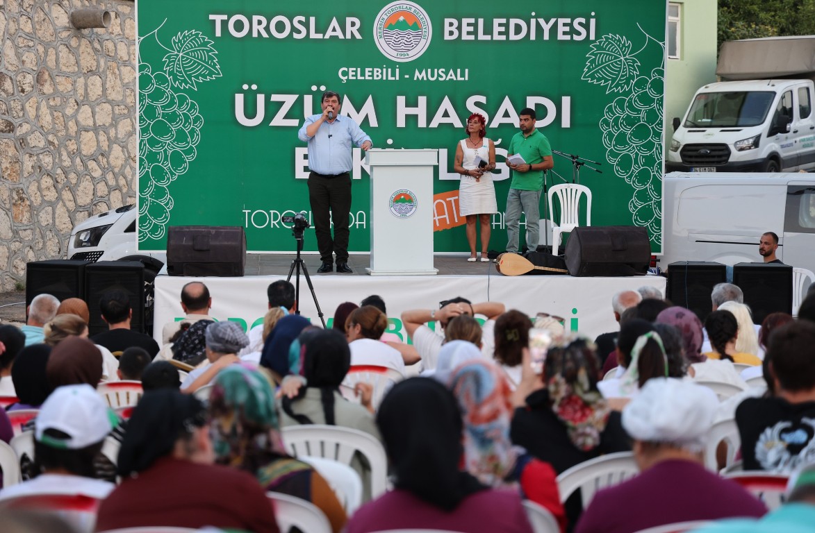 Toroslar Belediyesinin düzenlediği Üzüm Hasat Etkinliğinde renkli görüntüler vardı