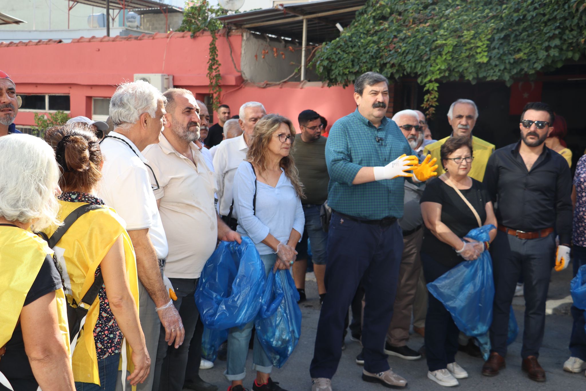 TOROSLAR’DA DİP KÖŞE TEMİZLİK DEVAM EDİYOR