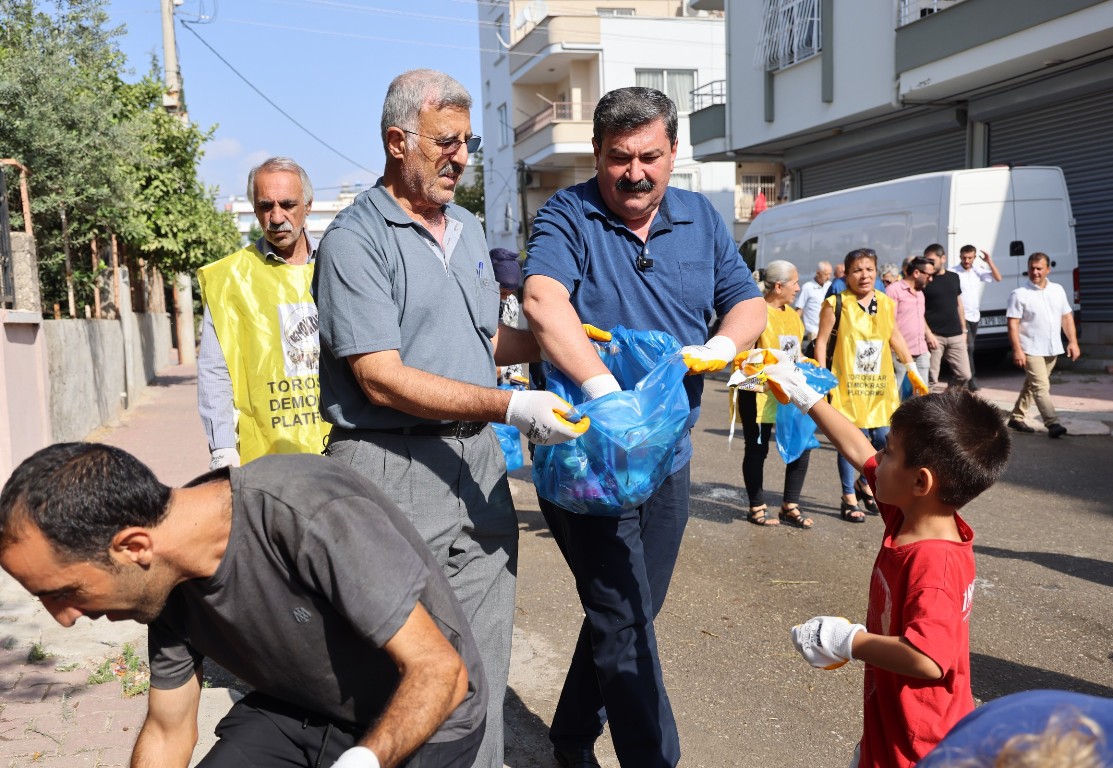 TOROSLAR’DA TEMİZLİK DAYANIŞMASI SÜRÜYOR