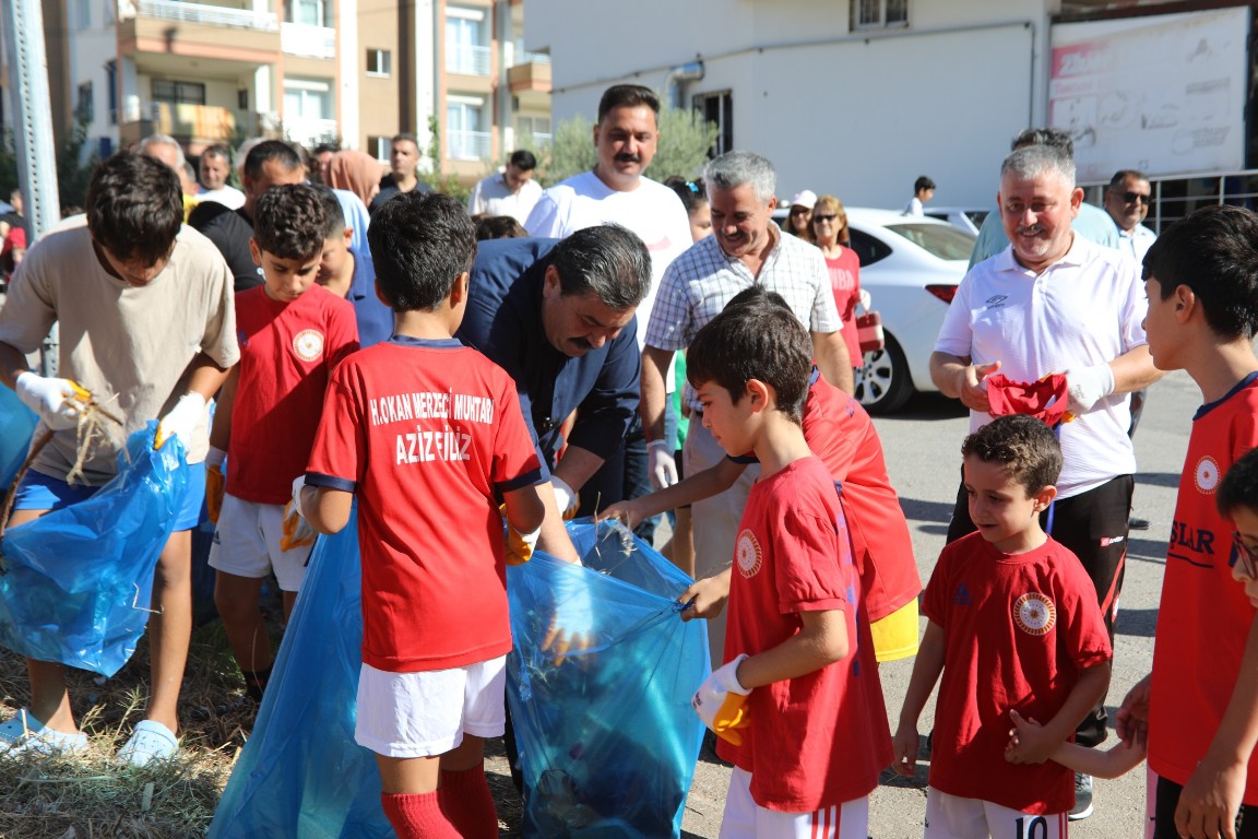 TOROSLAR’DA ÇOCUKLAR OYUN OYNADIKLARI PARK, YEŞİL ALAN VE SOKAKLARDA ÇÖP TOPLADI