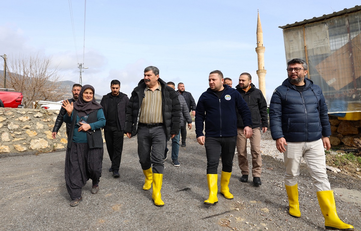 TOROSLAR BELEDİYESİ SAĞANAK YAĞIŞIN İZLERİNİ SİLMEK İÇİN 7/24 ÇALIŞIYOR