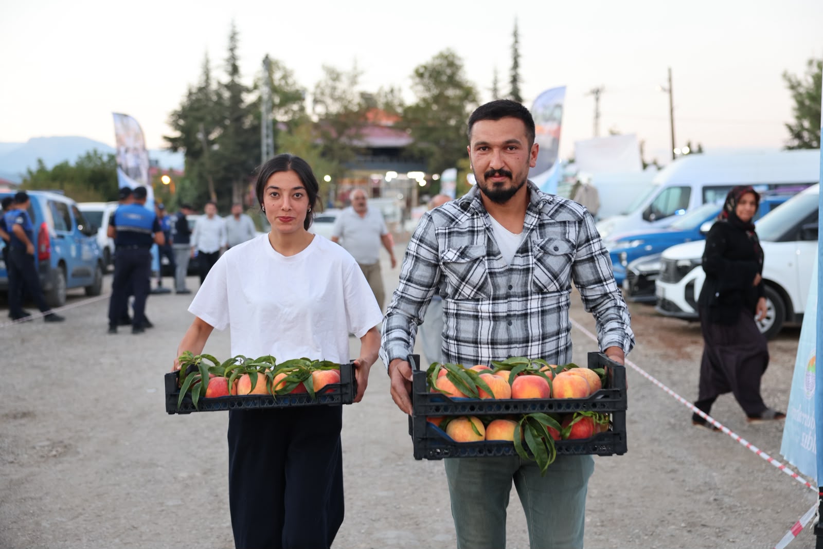 TOROSLAR’DA 2. ŞEFTALİ HASADI ETKİNLİĞİ COŞKUYLA GERÇEKLEŞTİ - Görsel 16