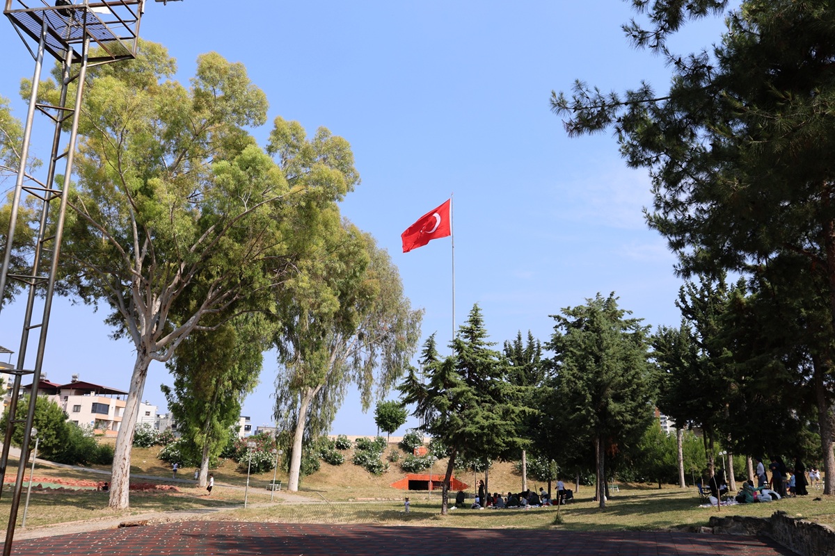 TOROSLAR’IN PARK VE YEŞİL ALANLARI BAKIMDAN GEÇİYOR - Görsel 6