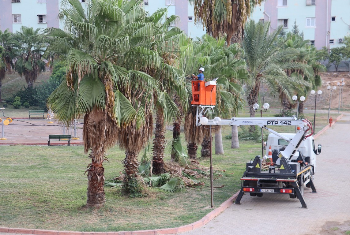 TOROSLAR BELEDİYESİ PARK VE YEŞİL ALANLARDA ÇALIŞMALARINI SÜRDÜRÜYOR