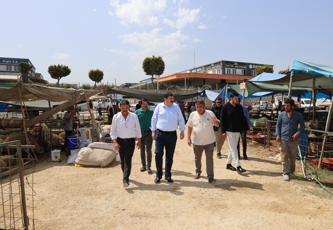 BAŞKAN YILDIZ, KURBAN SATIŞ ALANINI ZİYARET ETTİ