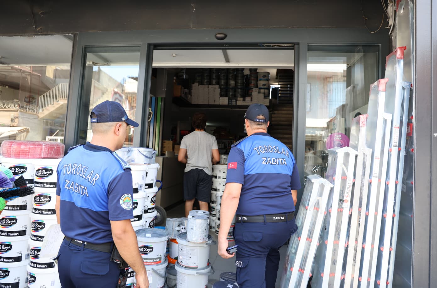 TOROSLAR ZABITASINDAN RUHSAT VE KALDIRIM İŞGALİNE SIKI DENETİM