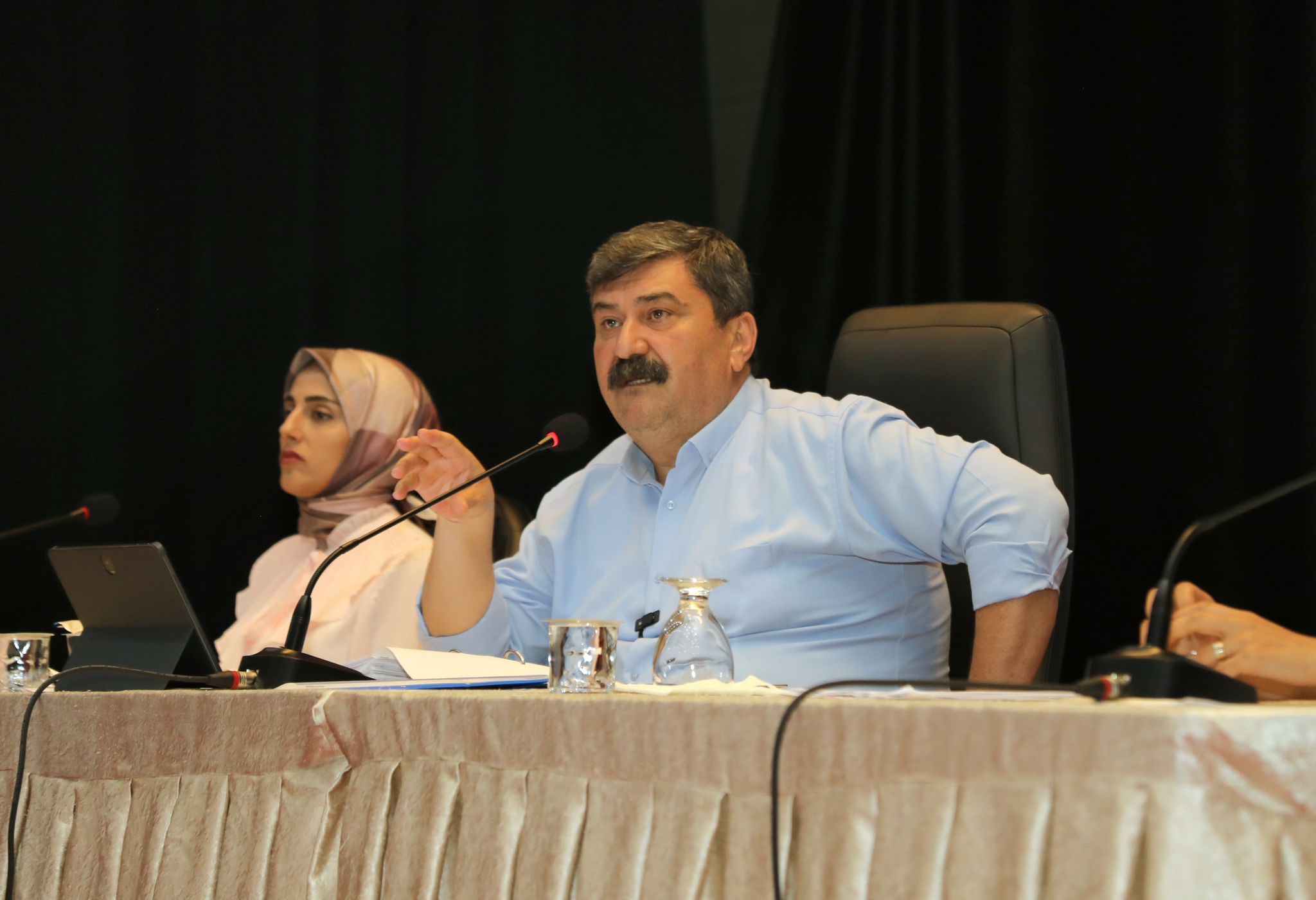 TOROSLAR’A OKUMA SALONU VE EMEKLİ EVİ GELİYOR