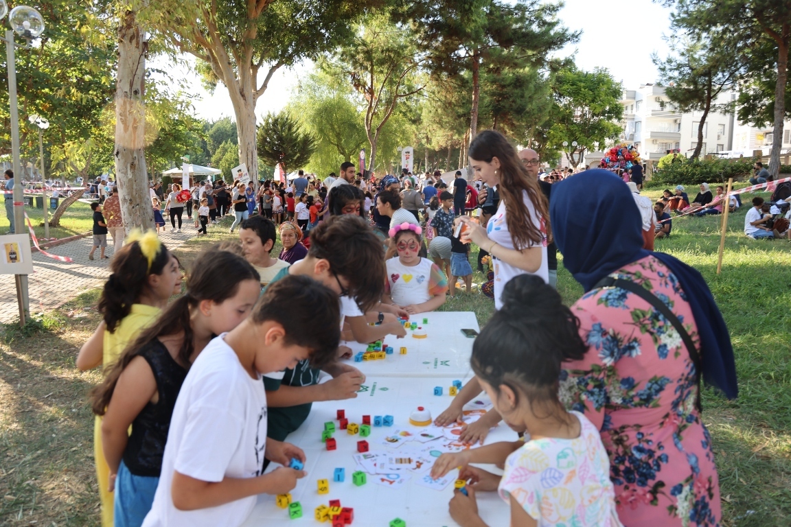 TOROSLAR BELEDİYESİNİN DÜNYA BARIŞ GÜNÜ ETKİNLİĞİ FARKLI RENKLERİ BULUŞTURDU