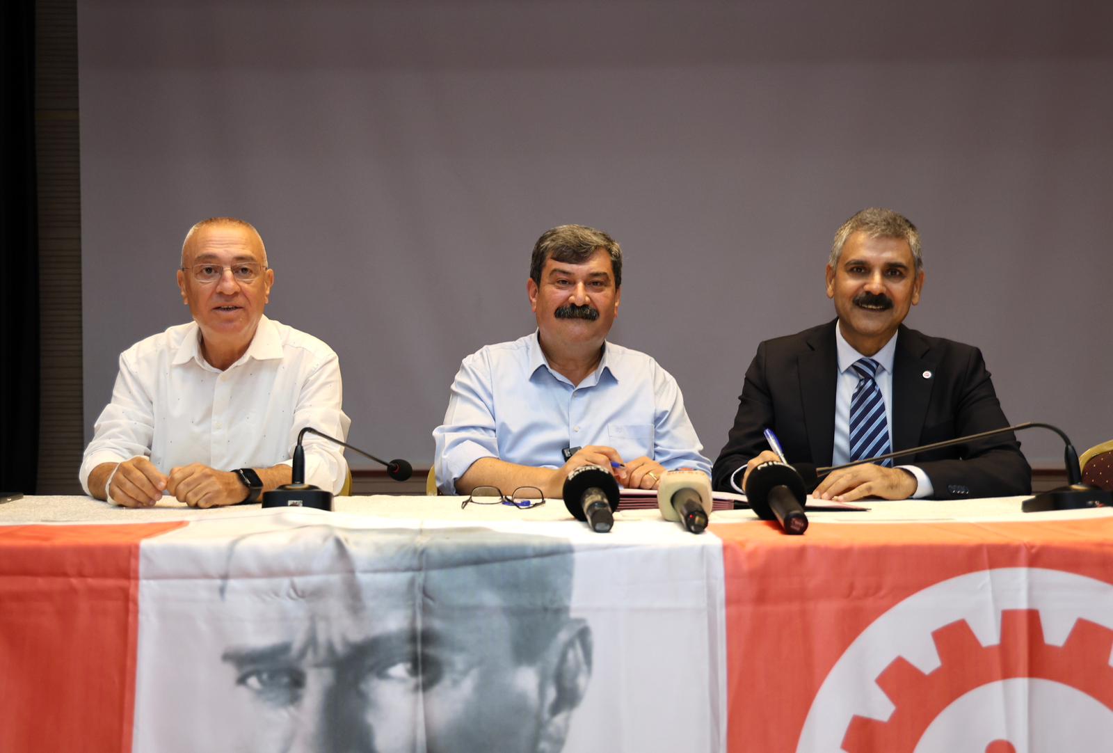 TOROSLAR BELEDİYESİNDE TOPLU İŞ SÖZLEŞMESİ SEVİNCİ!