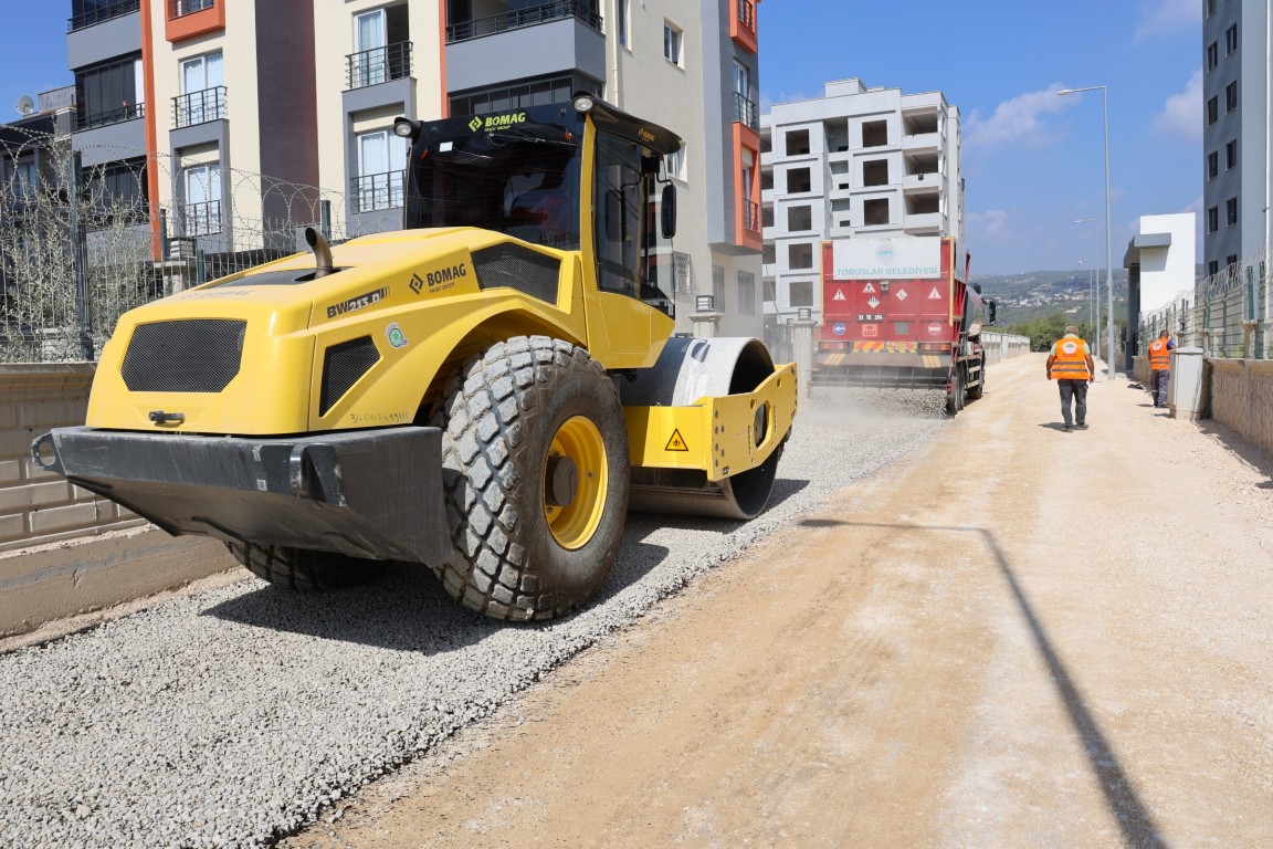 TOROSLAR’DA YENİ YOLLAR VATANDAŞIN HİZMETİNE SUNULUYOR