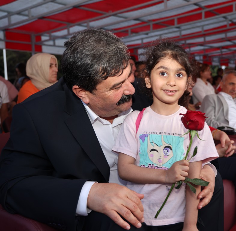 BAŞKAN YILDIZ, ÇOCUKLARIN BAYRAM SEVİNCİNİ PAYLAŞTI