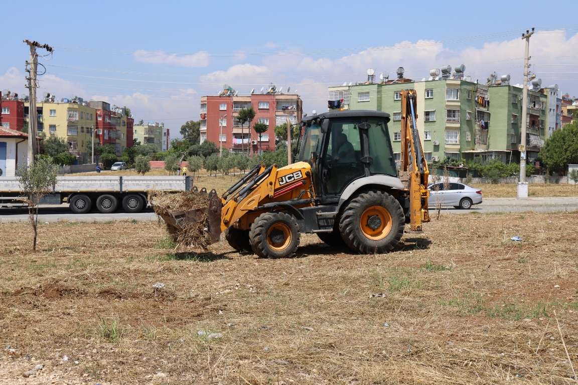 BAŞKAN YILDIZ, HALKKENT MAHALLESİ’NDE TEMİZLİK VE ÇEVRE DÜZENLEME ÇALIŞMALARINI İNCELEDİ