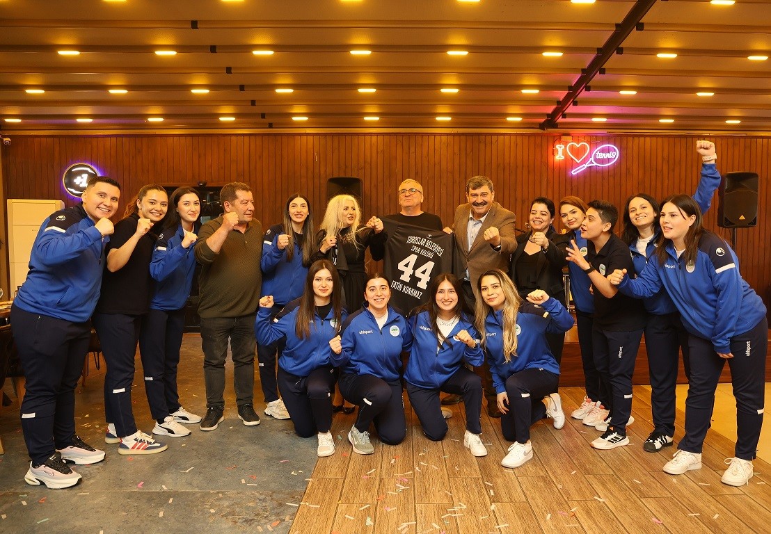 TOROSLAR’IN KADIN HENTBOL TAKIMINA PLAY-OFF ÖNCESİ MORAL VE DESTEK GECESİ