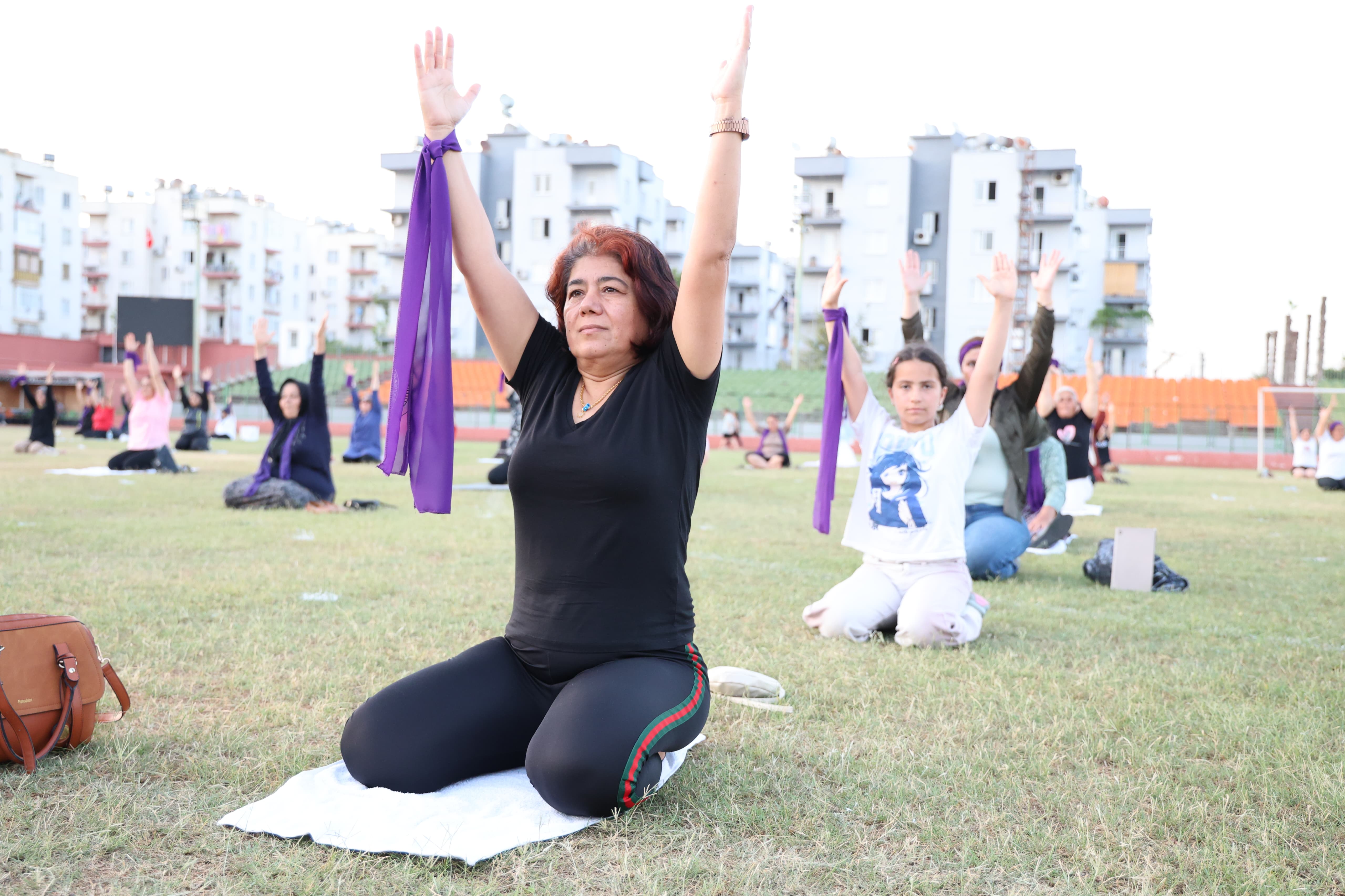 Toroslar’da 300 Kadın Yoga Yaptı