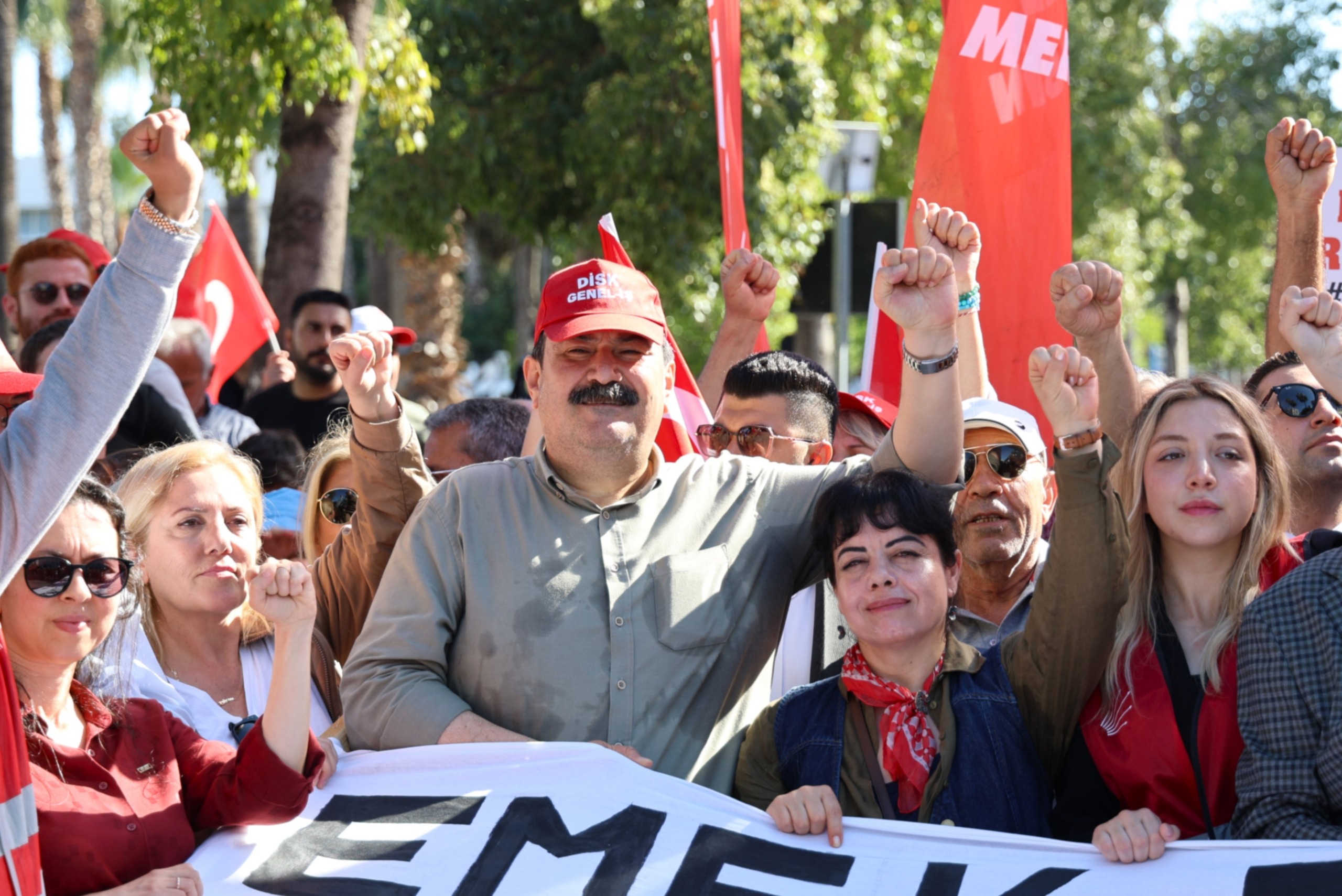 BAŞKAN YILDIZ, 1 MAYIS’I EMEKÇİLERLE KUTLADI